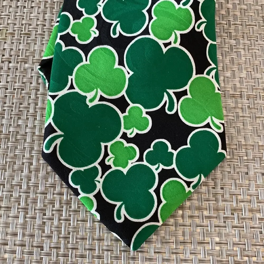 Lucky Irish tie with Shamrocks C
